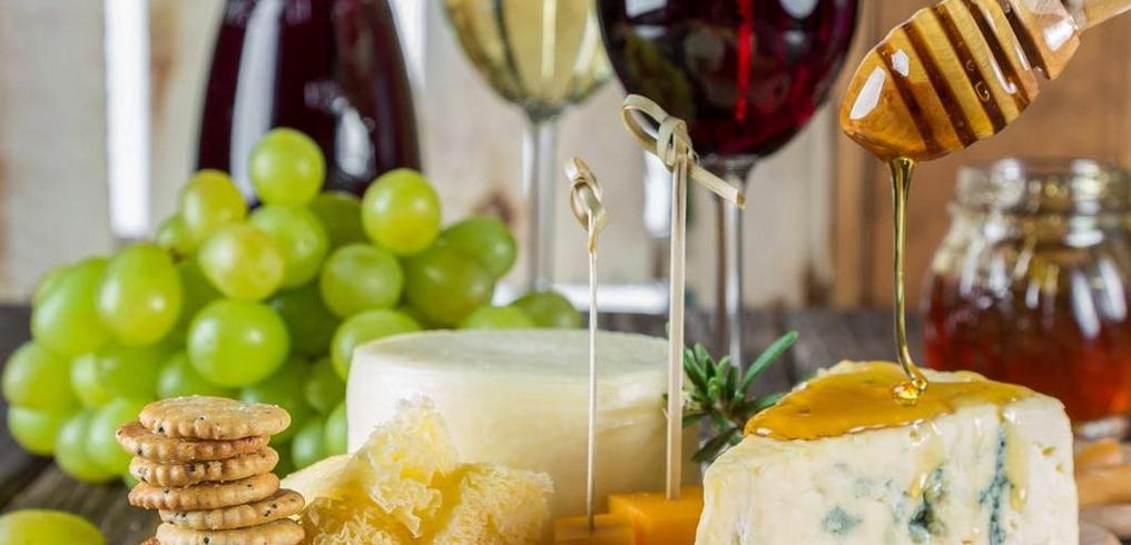 Du vin, du pain, du fromage: Octubre es el mes del vino y el queso.