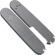 Daily Customs 91.2+ Labyrinth Pattern, Titanium P10009000 plaquettes pour Victorinox