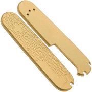 Daily Customs 91.2+ Labyrinth Pattern, Brass P10009003 plaquettes pour Victorinox