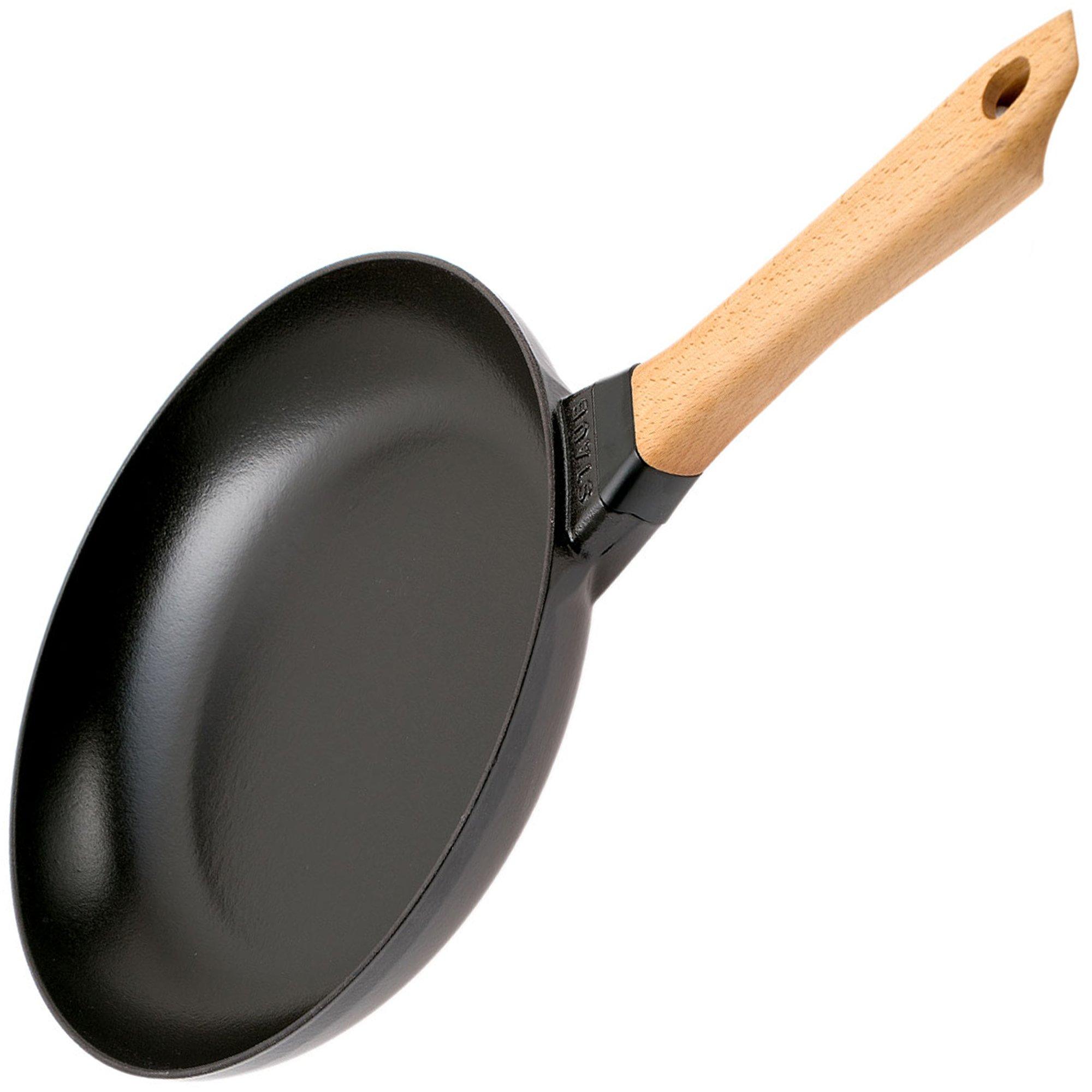 Staub frying pan with wooden handle 28 cm, black | Advantageously