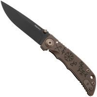 Afbeelding voor Spartan Harsey Folder 3.25 SF10C-RUN-STAV, PVD CPM MagnaCut, Runes And Staves Brown/Bronze Titanium zakmes